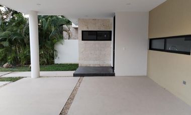 Hermosa casa  en Parque Central Cholul