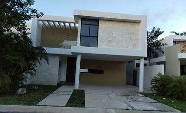 Hermosa casa  en Parque Central Cholul