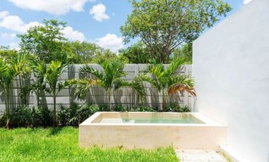 Casa con jardín, alberca privada, terraza y Cuarto de servicio, Zona Norte, Merida.