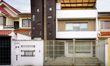 Casa Rentera en Venta, 3 Departamentos, Sector Totoracocha, Cuenca