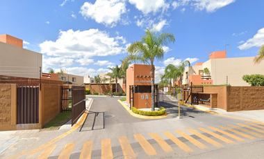 Bonita Casa en Fraccionamiento Puerta Real Residencial Desarrollo Urbana, Querétaro. Oportunidad de Remate Bancario.
