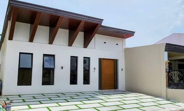 Elegant Bungalow House in BF Homes Paranaque