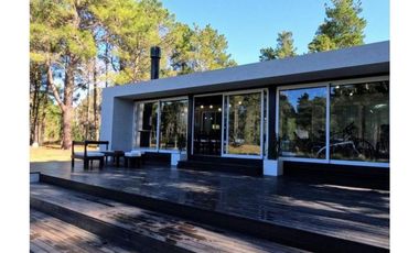 VENTA DE CASA EN VILLAROBLES - PARTIDO DE LA COSTA