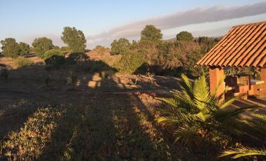 SE VENDE O ARRIENDA CASA CON TERRENO DE 60.000 M2,PLANO PISCINA POZO CASA PPAL DE DOS PISOS AVALUO FISCAL UF.14.450 VENTA UF 11.000  DORM.6  ARRIENDO $3.200.000