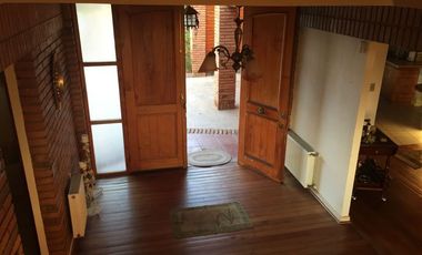 SE VENDE O ARRIENDA CASA CON TERRENO DE 60.000 M2,PLANO PISCINA POZO CASA PPAL DE DOS PISOS AVALUO FISCAL UF.14.450 VENTA UF 11.000  DORM.6  ARRIENDO $3.200.000