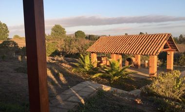 SE VENDE O ARRIENDA CASA CON TERRENO DE 60.000 M2,PLANO PISCINA POZO CASA PPAL DE DOS PISOS AVALUO FISCAL UF.14.450 VENTA UF 11.000  DORM.6  ARRIENDO $3.200.000