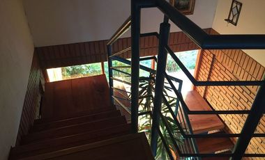 SE VENDE O ARRIENDA CASA CON TERRENO DE 60.000 M2,PLANO PISCINA POZO CASA PPAL DE DOS PISOS AVALUO FISCAL UF.14.450 VENTA UF 11.000  DORM.6  ARRIENDO $3.200.000