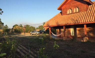 SE VENDE O ARRIENDA CASA CON TERRENO DE 60.000 M2,PLANO PISCINA POZO CASA PPAL DE DOS PISOS AVALUO FISCAL UF.14.450 VENTA UF 11.000  DORM.6  ARRIENDO $3.200.000