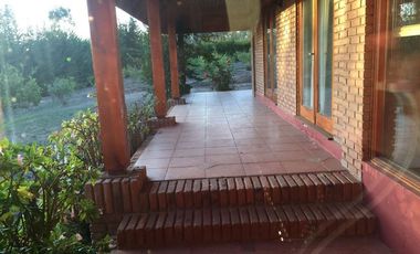 SE VENDE O ARRIENDA CASA CON TERRENO DE 60.000 M2,PLANO PISCINA POZO CASA PPAL DE DOS PISOS AVALUO FISCAL UF.14.450 VENTA UF 11.000  DORM.6  ARRIENDO $3.200.000