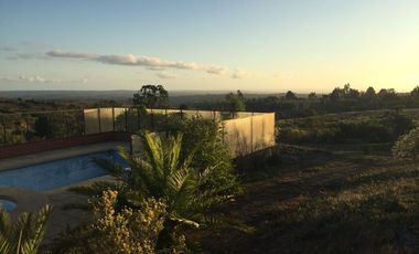 SE VENDE O ARRIENDA CASA CON TERRENO DE 60.000 M2,PLANO PISCINA POZO CASA PPAL DE DOS PISOS AVALUO FISCAL UF.14.450 VENTA UF 11.000  DORM.6  ARRIENDO $3.200.000