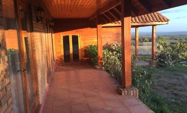 SE VENDE O ARRIENDA CASA CON TERRENO DE 60.000 M2,PLANO PISCINA POZO CASA PPAL DE DOS PISOS AVALUO FISCAL UF.14.450 VENTA UF 11.000  DORM.6  ARRIENDO $3.200.000