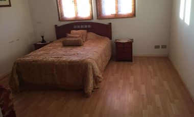SE VENDE O ARRIENDA CASA CON TERRENO DE 60.000 M2,PLANO PISCINA POZO CASA PPAL DE DOS PISOS AVALUO FISCAL UF.14.450 VENTA UF 11.000  DORM.6  ARRIENDO $3.200.000