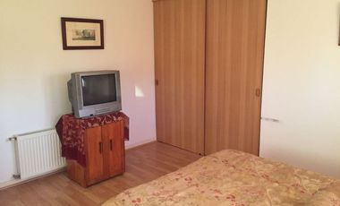 SE VENDE O ARRIENDA CASA CON TERRENO DE 60.000 M2,PLANO PISCINA POZO CASA PPAL DE DOS PISOS AVALUO FISCAL UF.14.450 VENTA UF 11.000  DORM.6  ARRIENDO $3.200.000