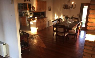SE VENDE O ARRIENDA CASA CON TERRENO DE 60.000 M2,PLANO PISCINA POZO CASA PPAL DE DOS PISOS AVALUO FISCAL UF.14.450 VENTA UF 11.000  DORM.6  ARRIENDO $3.200.000
