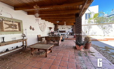 CASA EN VENTA EN LA CAÑADA CON PATIO MUY AMPLIO