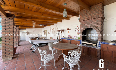 CASA EN VENTA EN LA CAÑADA CON PATIO MUY AMPLIO