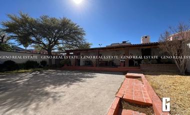 CASA EN VENTA EN LA CAÑADA CON PATIO MUY AMPLIO