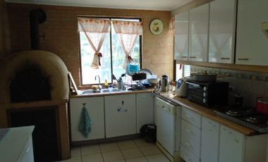 Se arrienda casa grande, en condominio La Aurora