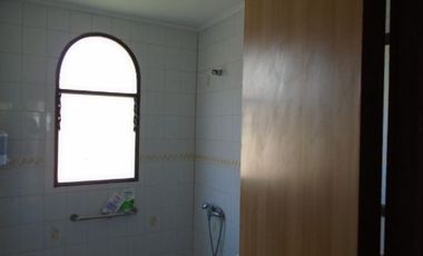 Se arrienda casa grande, en condominio La Aurora