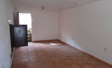 Se arrienda casa grande, en condominio La Aurora