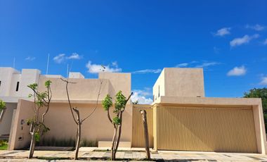 Casa en venta en Merida,Yucatan en Xcanatun en Privada