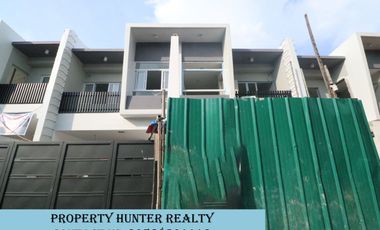 Townhouse For sale with 4 Bedrooms and 2 Car Garage in North Fairview Quezon City PH2727