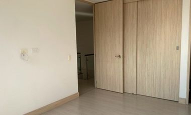 PR20582 Apartamento en arriendo en el sector Loma el Esmeralda