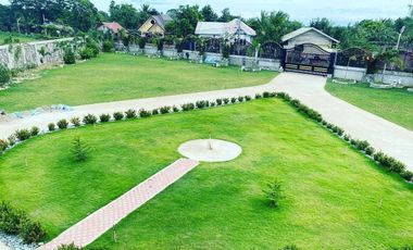 FOR SALE GRAND MANSION WITH FARM RESORT IN NUEVA ECIJA VERY NEAR NLEX AND NATIONAL ROAD