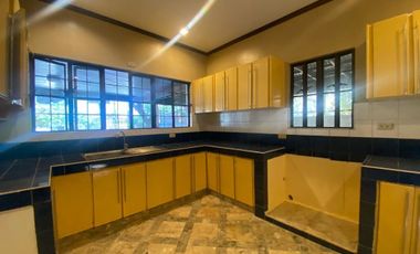 6BR with 4-5 Car Garage House for Rent in Valle Verde Pasig