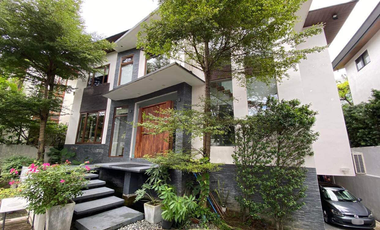 5BR House for sale in Paseo de Magallanes, Makati