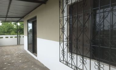 casa rentera de venta en manta Los Esteros