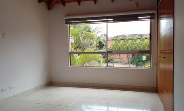 44974 Casa en arriendo en el sector Loma del Atravezado