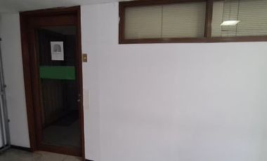 UBICADÍSIMA Oficina en VENTA $1'700,000, edificio Ave Juárez, zona Esmeralda. Puebla.