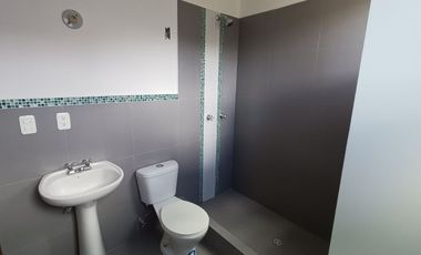 Hermosa Casa 84 m2 habitables, en Venta, POR ESTRENAR, con 3 Dormitorios, Parqueadero y Terraza, en Conjunto Exclusivo en Calderón.