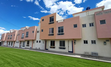 Hermosa Casa 84 m2 habitables, en Venta, POR ESTRENAR, con 3 Dormitorios, Parqueadero y Terraza, en Conjunto Exclusivo en Calderón.