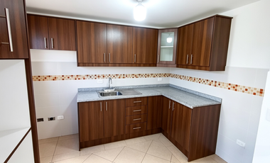 Hermosa Casa 84 m2 habitables, en Venta, POR ESTRENAR, con 3 Dormitorios, Parqueadero y Terraza, en Conjunto Exclusivo en Calderón.