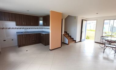 Hermosa Casa 84 m2 habitables, en Venta, POR ESTRENAR, con 3 Dormitorios, Parqueadero y Terraza, en Conjunto Exclusivo en Calderón.