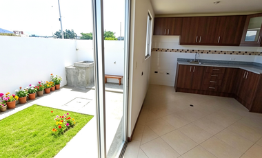 Hermosa Casa 84 m2 habitables, en Venta, POR ESTRENAR, con 3 Dormitorios, Parqueadero y Terraza, en Conjunto Exclusivo en Calderón.