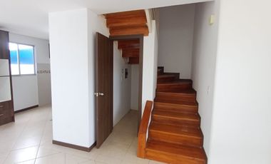 Hermosa Casa 84 m2 habitables, en Venta, POR ESTRENAR, con 3 Dormitorios, Parqueadero y Terraza, en Conjunto Exclusivo en Calderón.