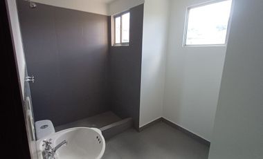 Hermosa Casa 84 m2 habitables, en Venta, POR ESTRENAR, con 3 Dormitorios, Parqueadero y Terraza, en Conjunto Exclusivo en Calderón.