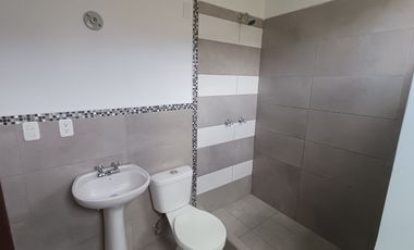 Hermosa Casa 84 m2 habitables, en Venta, POR ESTRENAR, con 3 Dormitorios, Parqueadero y Terraza, en Conjunto Exclusivo en Calderón.