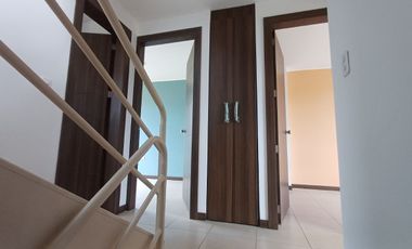 Hermosa Casa 84 m2 habitables, en Venta, POR ESTRENAR, con 3 Dormitorios, Parqueadero y Terraza, en Conjunto Exclusivo en Calderón.