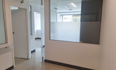 Oficina en Puerto Seco, cerca al aeropuerto Olaya Herrera, Medellín
