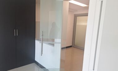 Oficina en Puerto Seco, cerca al aeropuerto Olaya Herrera, Medellín