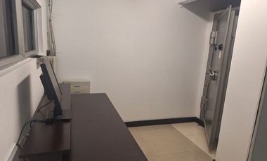 Oficina en Puerto Seco, cerca al aeropuerto Olaya Herrera, Medellín