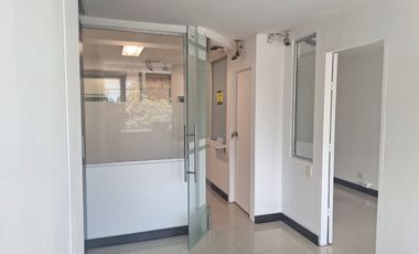 Oficina en Puerto Seco, cerca al aeropuerto Olaya Herrera, Medellín