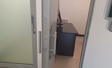 Oficina en Puerto Seco, cerca al aeropuerto Olaya Herrera, Medellín