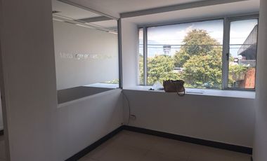 Oficina en Puerto Seco, cerca al aeropuerto Olaya Herrera, Medellín