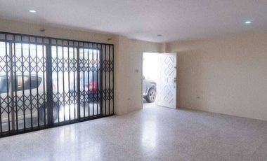 VENTA CASA RENTERA EN LOS ALMENDROS, GUAYAQUIL