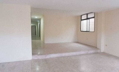VENTA CASA RENTERA EN LOS ALMENDROS, GUAYAQUIL